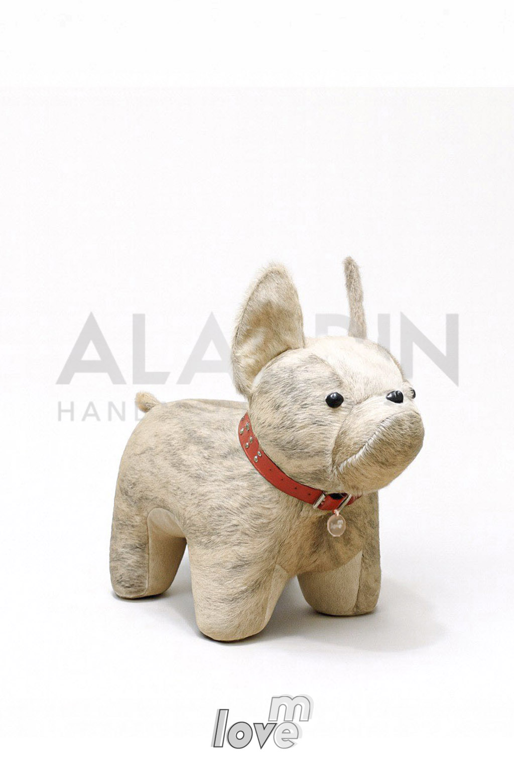 小迪LoveMe奶白灰紋牛皮椅凳 右側30度角 臉部和身體展示